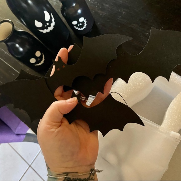 NIB Halloween 3-piece Ceramic Ghost Face Bat Wings Vase - Picture 9 of 9